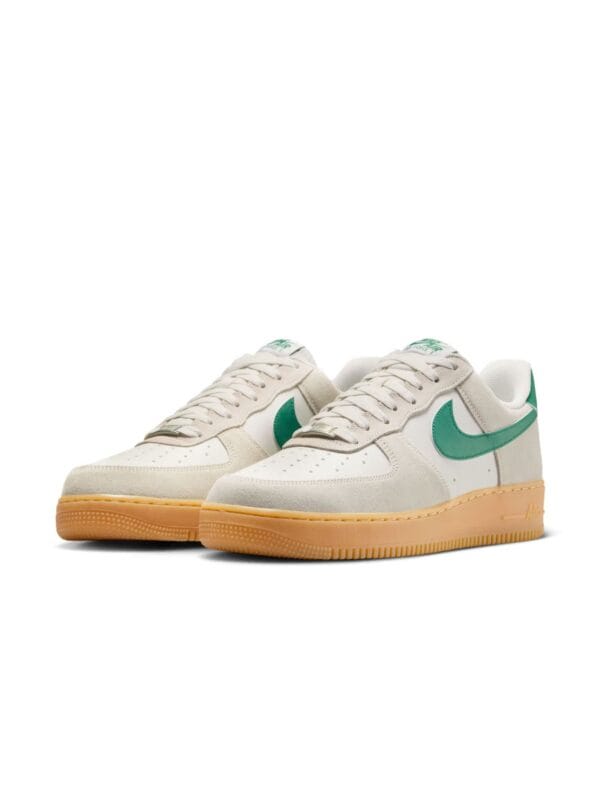 Men AIR FORCE 1 '07 LV8 Sneakers