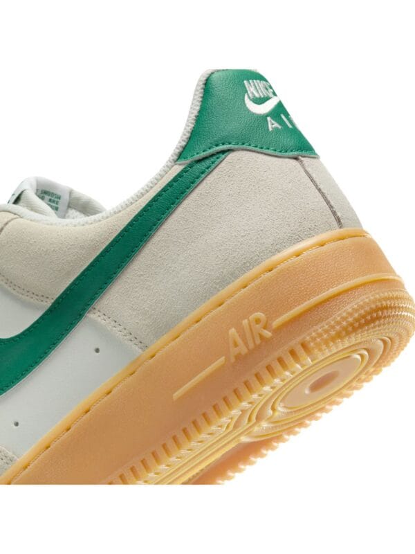 Men AIR FORCE 1 '07 LV8 Sneakers