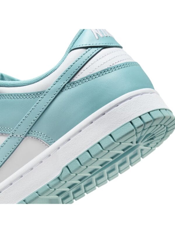 Nike SB Dunk Low Pro